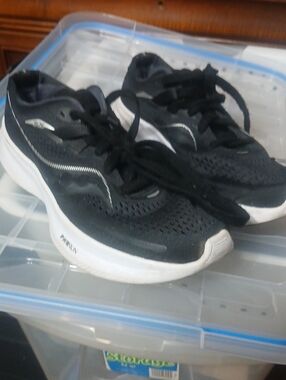 Womens Size 8.5 Saucony Running Shoes